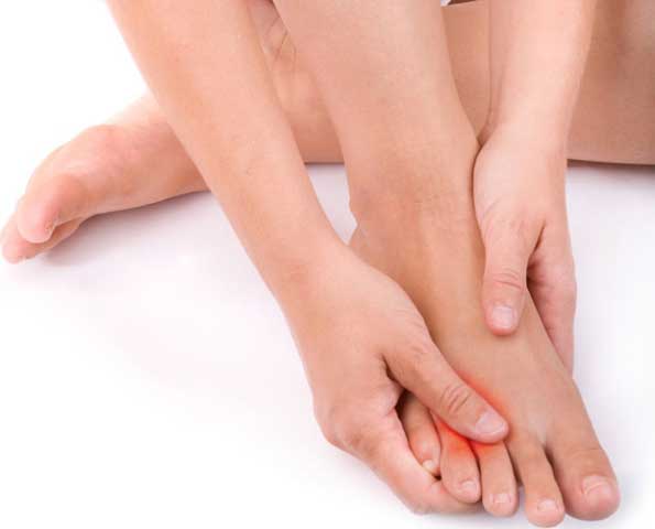 درمان درد بین انگشتان پا به دلیل سندروم مورتون نئوروما (Morton Neuroma) با تزریق